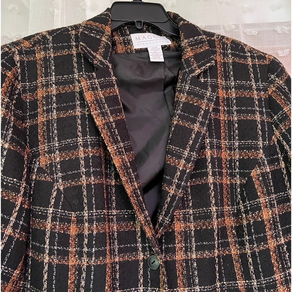A gorgeous checkered blazer - Picture 2 of 5